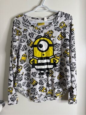 Women's Large Minions Graphic Long Sleeve Tee in Yellow, Black & White